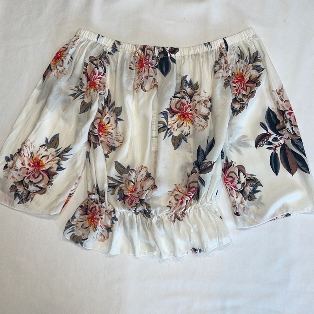 HIBLUCO Off Shoulder top • Size Small • Floral Print